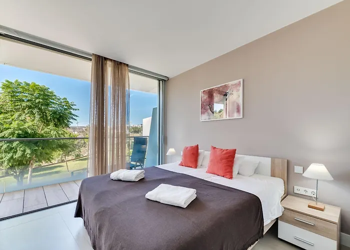 Edge Beachfront 2br - 3 Pools, 1 Heated, Spa, Gym, Cowork