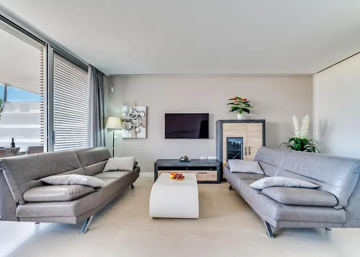 아파트 Edge Beachfront 2br - 3 Pools, 1 Heated, Spa, Gym, Cowork 에스테포나