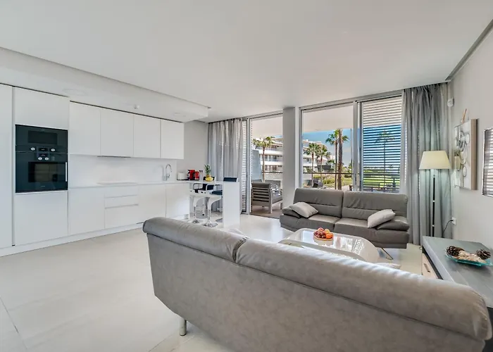 Edge Beachfront 2br - 3 Pools, 1 Heated, Spa, Gym, Cowork Estepona