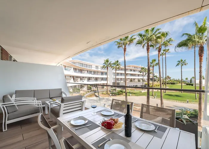 Edge Beachfront 2br - 3 Pools, 1 Heated, Spa, Gym, Cowork