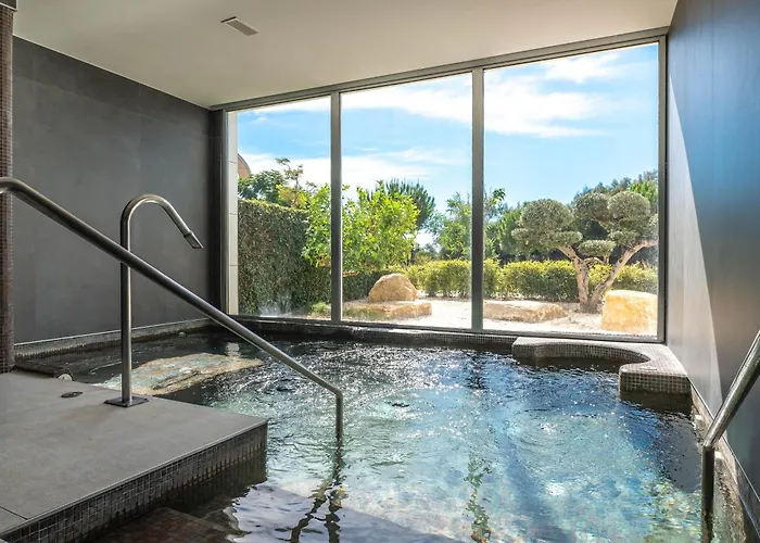 아파트 Edge Beachfront 2br - 3 Pools, 1 Heated, Spa, Gym, Cowork 에스테포나