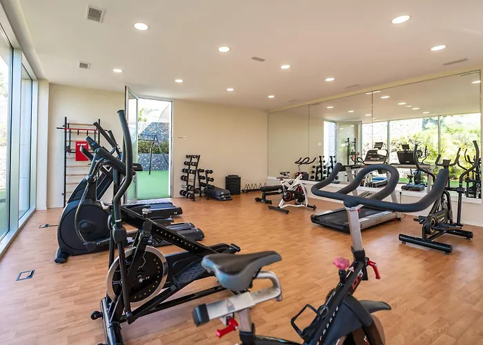 Edge Beachfront 2br - 3 Pools, 1 Heated, Spa, Gym, Cowork *