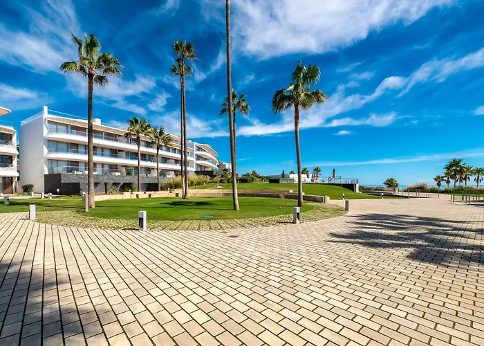 Edge Beachfront 2br - 3 Pools, 1 Heated, Spa, Gym, Cowork Estepona