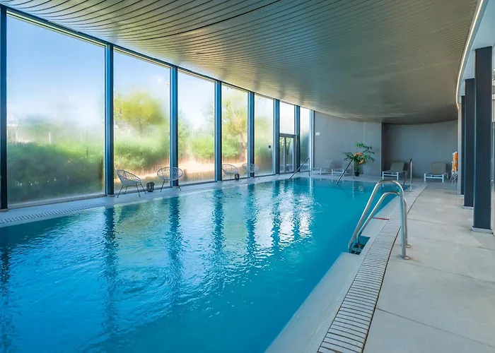 Edge Beachfront 2br - 3 Pools, 1 Heated, Spa, Gym, Cowork * 에스테포나