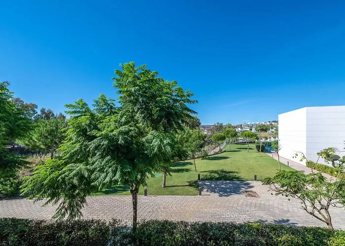 Edge Beachfront 2br - 3 Pools, 1 Heated, Spa, Gym, Cowork 아파트