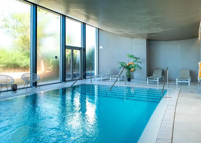 Edge Beachfront 2br - 3 Pools, 1 Heated, Spa, Gym, Cowork *