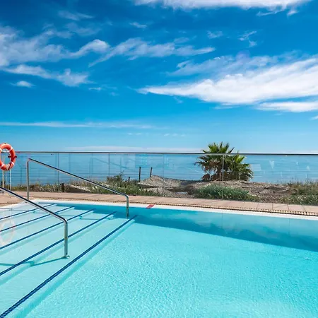Edge Beachfront 2br - 3 Pools, 1 Heated, Spa, Gym, Cowork Apartman *