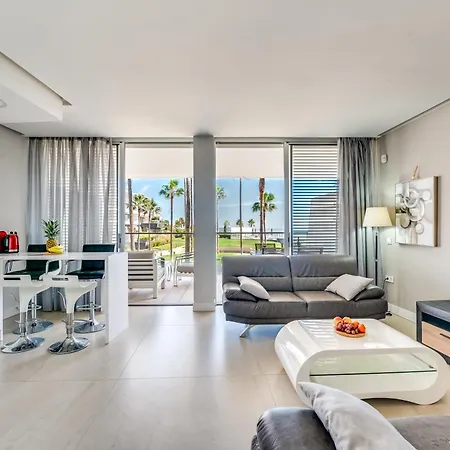 Edge Beachfront 2br - 3 Pools, 1 Heated, Spa, Gym, Cowork *