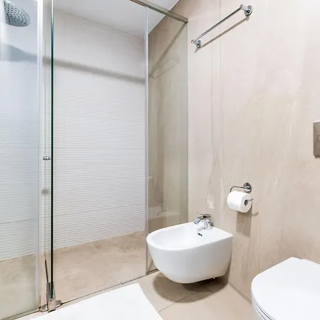 Edge Beachfront 2br - 3 Pools, 1 Heated, Spa, Gym, Cowork *