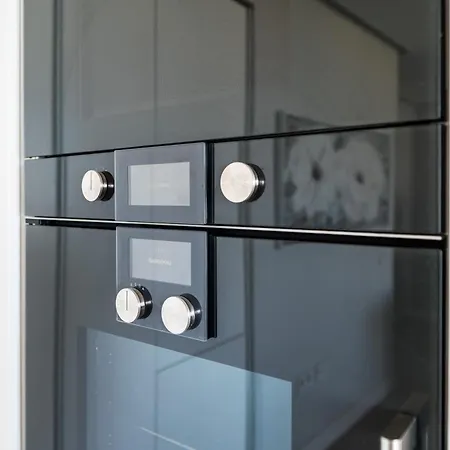 Edge Beachfront 2br - 3 Pools, 1 Heated, Spa, Gym, Cowork * Estepona