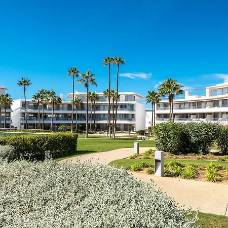 Edge Beachfront 2br - 3 Pools, 1 Heated, Spa, Gym, Cowork Apartman *
