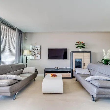 Apartman Edge Beachfront 2br - 3 Pools, 1 Heated, Spa, Gym, Cowork Estepona