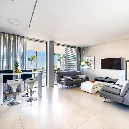 Edge Beachfront 2br - 3 Pools, 1 Heated, Spa, Gym, Cowork *