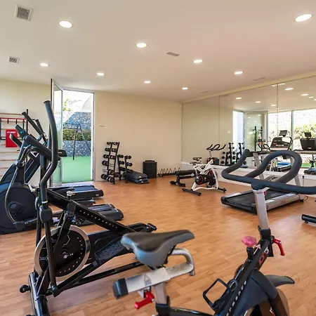 Edge Beachfront 2br - 3 Pools, 1 Heated, Spa, Gym, Cowork *