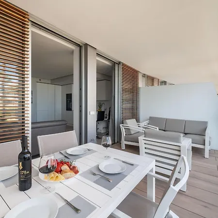 Edge Beachfront 2br - 3 Pools, 1 Heated, Spa, Gym, Cowork * Estepona