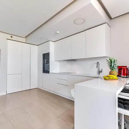 Apartment Edge Beachfront 2br - 3 Pools, 1 Heated, Spa, Gym, Cowork