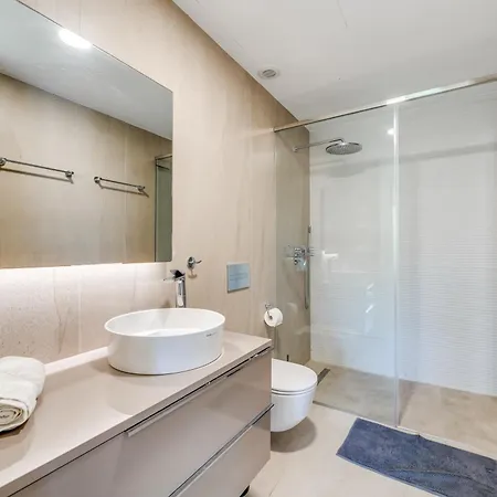 Edge Beachfront 2br - 3 Pools, 1 Heated, Spa, Gym, Cowork Apartman *