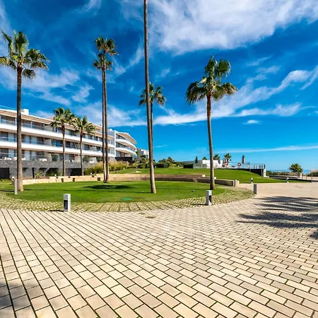 Edge Beachfront 2br - 3 Pools, 1 Heated, Spa, Gym, Cowork Estepona