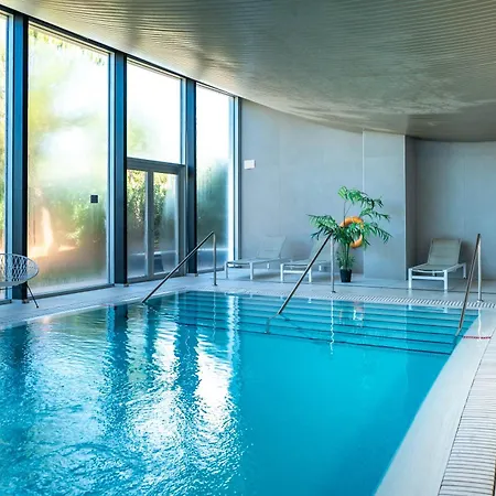 Edge Beachfront 2br - 3 Pools, 1 Heated, Spa, Gym, Cowork *