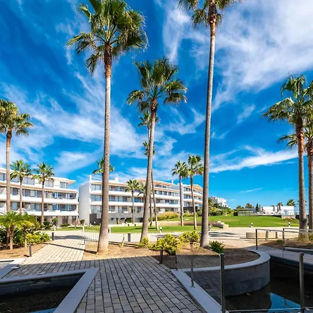 Edge Beachfront 2br - 3 Pools, 1 Heated, Spa, Gym, Cowork