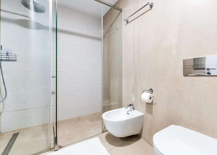 Edge Beachfront 2br - 3 Pools, 1 Heated, Spa, Gym, Cowork *