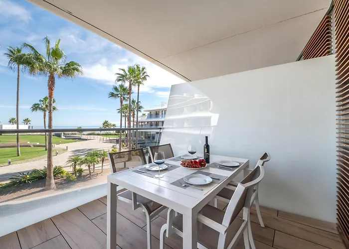 Edge Beachfront 2br - 3 Pools, 1 Heated, Spa, Gym, Cowork