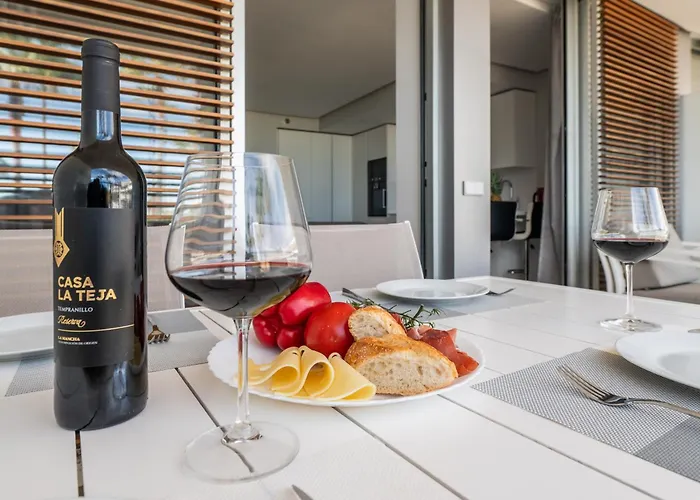 Apartament Edge Beachfront 2br - 3 Pools, 1 Heated, Spa, Gym, Cowork *