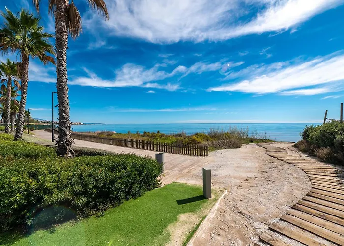 Edge Beachfront 2br - 3 Pools, 1 Heated, Spa, Gym, Cowork Estepona