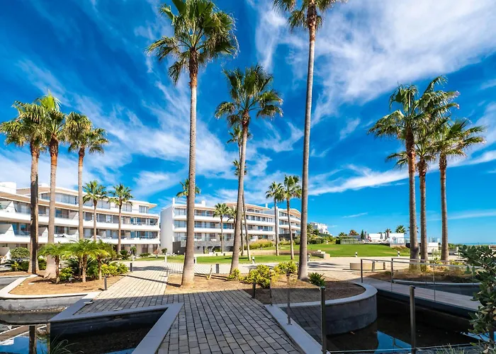 Edge Beachfront 2br - 3 Pools, 1 Heated, Spa, Gym, Cowork