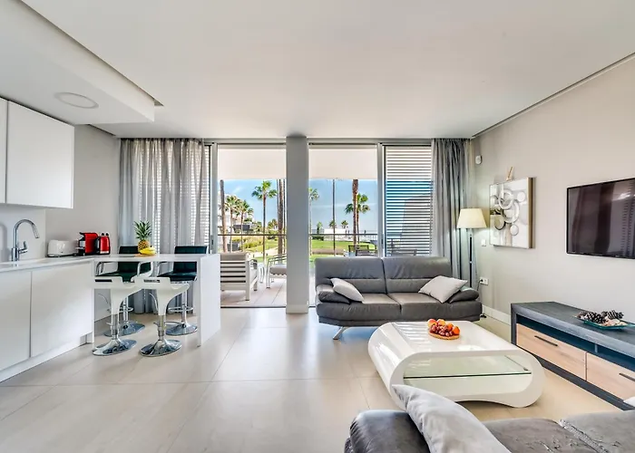 Edge Beachfront 2br - 3 Pools, 1 Heated, Spa, Gym, Cowork *