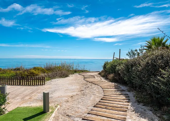 Edge Beachfront 2br - 3 Pools, 1 Heated, Spa, Gym, Cowork Estepona