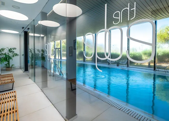 Edge Beachfront 2br - 3 Pools, 1 Heated, Spa, Gym, Cowork Apartamento Estepona