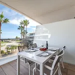 Edge Beachfront 2br - 3 Pools, 1 Heated, Spa, Gym, Cowork