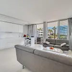 Edge Beachfront 2br - 3 Pools, 1 Heated, Spa, Gym, Cowork Εστεπόνα