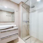 Edge Beachfront 2br - 3 Pools, 1 Heated, Spa, Gym, Cowork