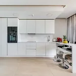 Edge Beachfront 2br - 3 Pools, 1 Heated, Spa, Gym, Cowork