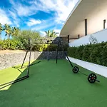 Edge Beachfront 2br - 3 Pools, 1 Heated, Spa, Gym, Cowork