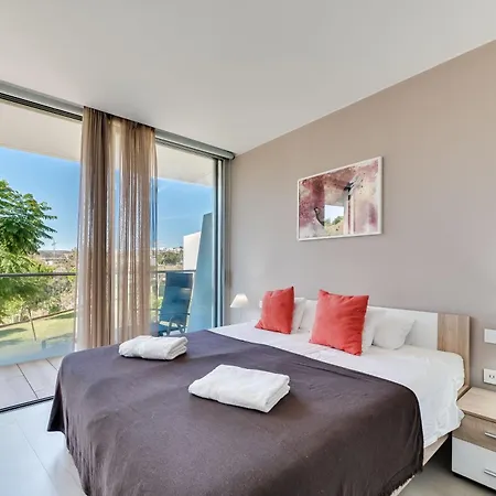 Edge Beachfront 2br - 3 Pools, 1 Heated, Spa, Gym, Cowork