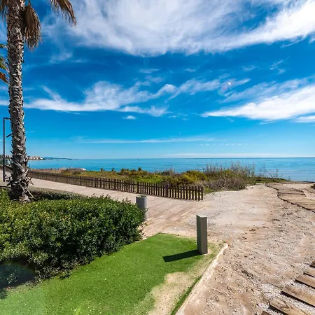 Edge Beachfront 2br - 3 Pools, 1 Heated, Spa, Gym, Cowork אסטפונה